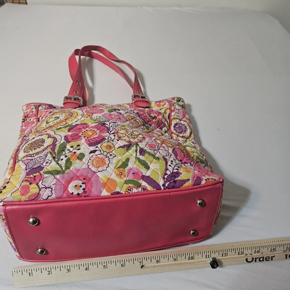 Vera Bradley Large Zip‎ Purse with inside Zip pockets Floral  Pink